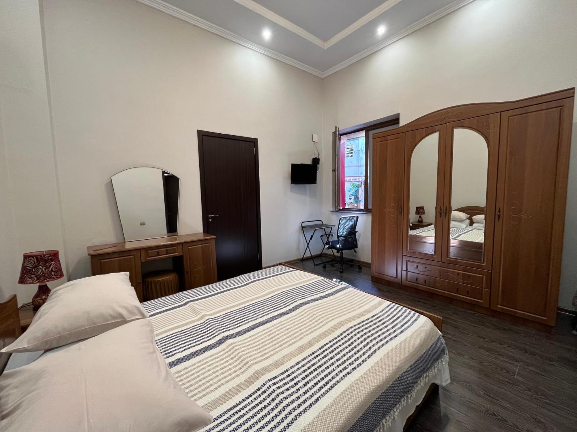 Old Batumi Apartment On Kostava 9 מראה חיצוני תמונה